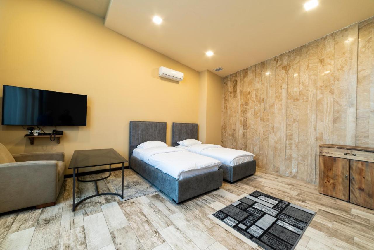 B H Y Guesthouse In Ереван Экстерьер фото